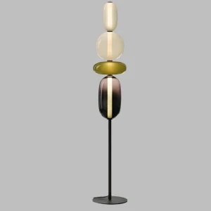 Elegantní stojací lampa s barevným sklem