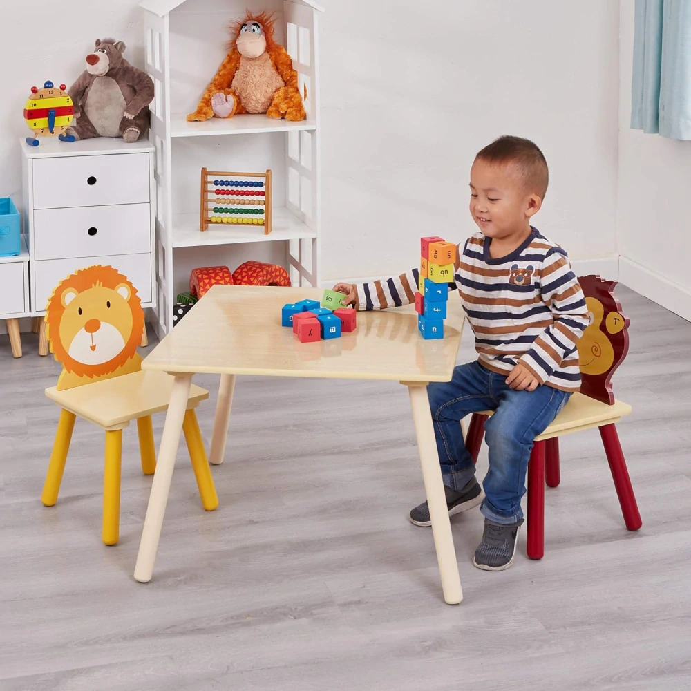 Dřevěný stůl a 2 židle s motivem džungle od Liberty House Toys, vícebarevné