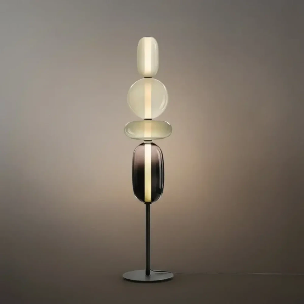 Elegantní stojací lampa s barevným sklem