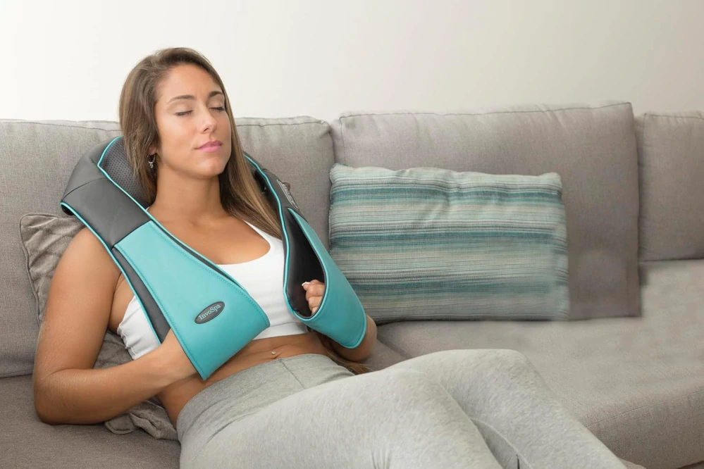 Shiatsu masážní přístroj na krk s vyhříváním